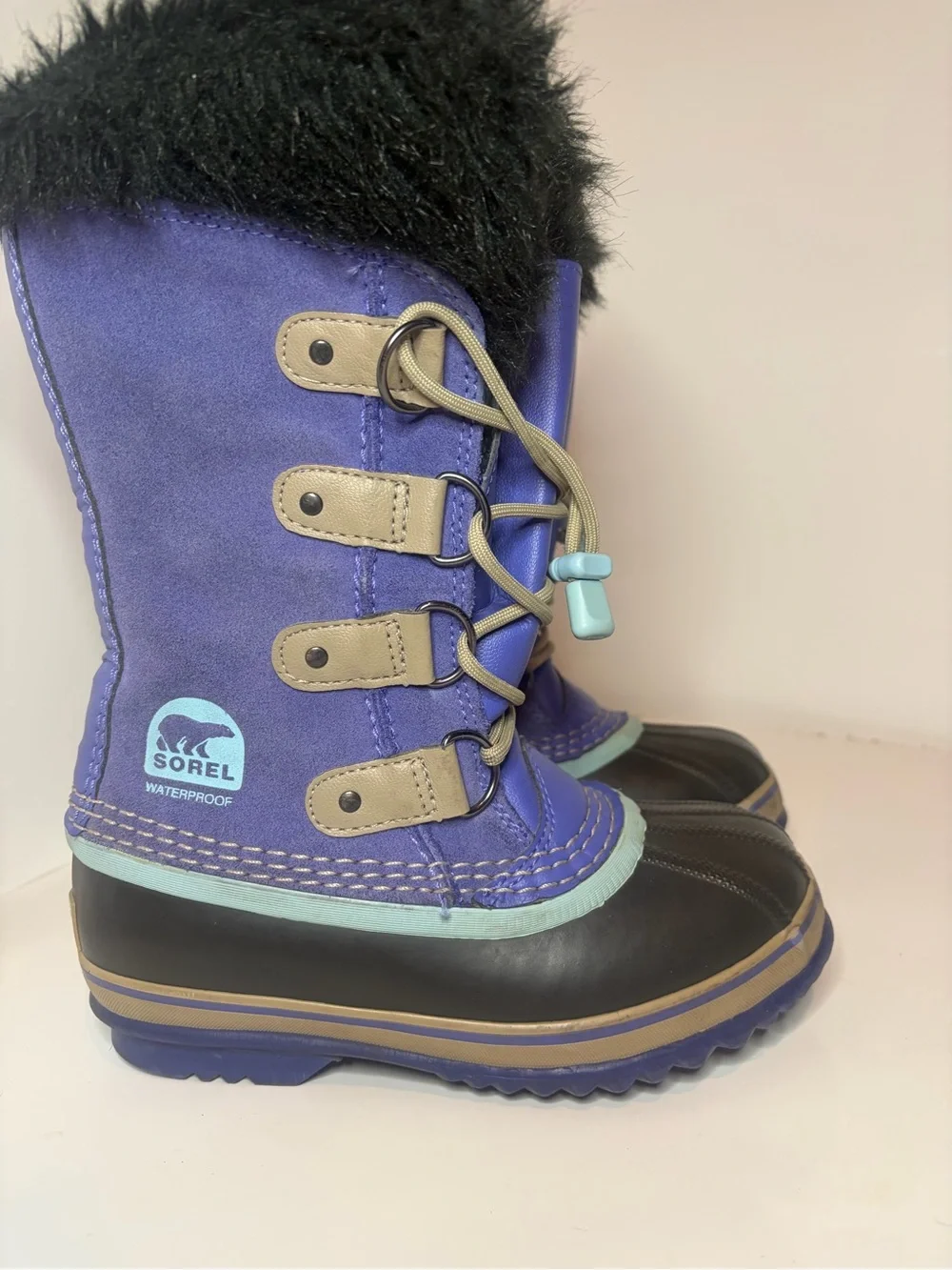 Sorel features joan